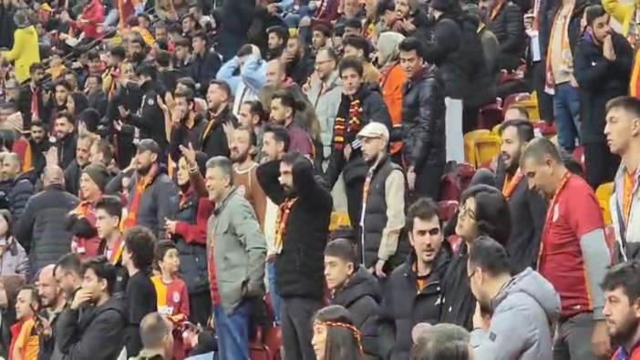Galatasaray taraftarı Vinicius'un kaçırdığı gol sonrası şaştı kaldı
