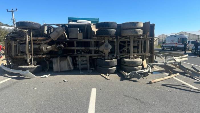 Alanya’da iki kamyonun karıştığı kazada 2 kişi yaralandı