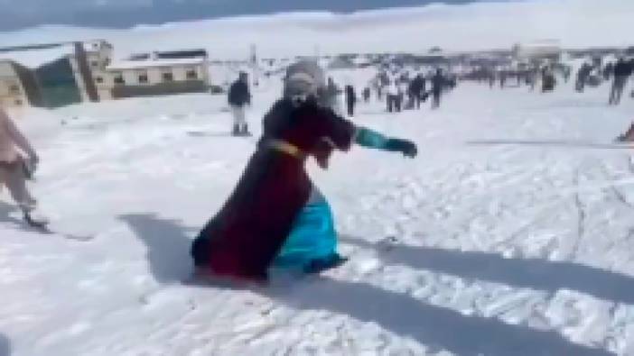 Şanlıurfa'daki kayak merkezi yerli turist akınına uğradı. Keyifli dakikalar gülümsetti