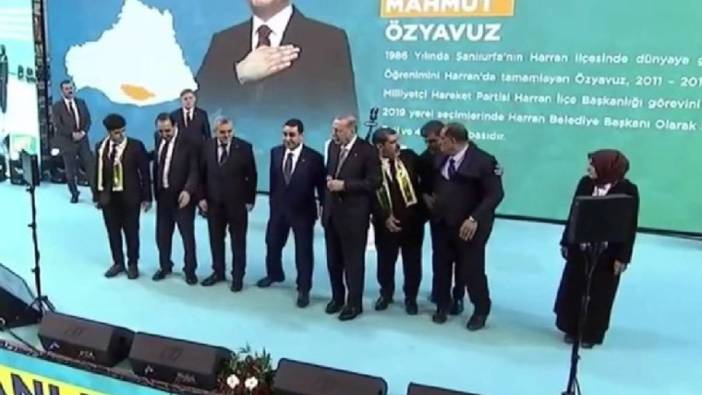 AKP’li başkanlar aday tanıtım töreninde MHP’li başkanı dışladı. Elini tutmadılar
