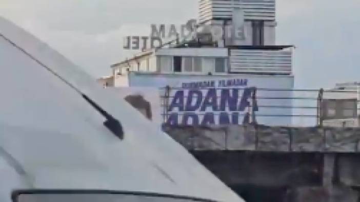 Adana Seyhan'da köprüye bebek katili Apo posteri asıldı!