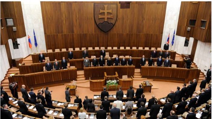 Slovak parlamentosu tartışmalı yargı reformunu kabul etti