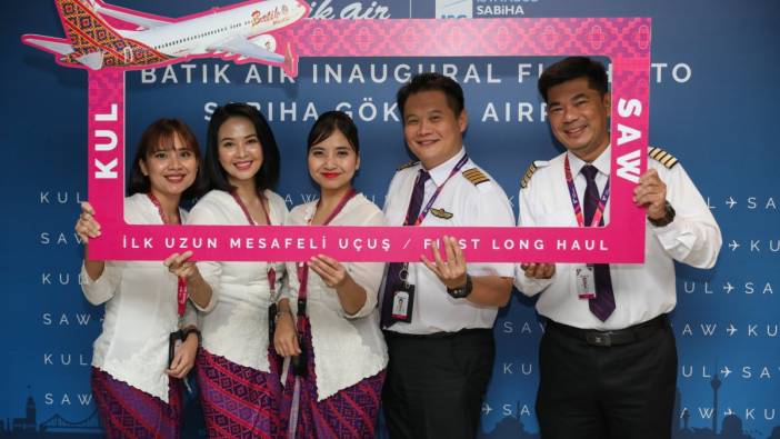 Kuala Lumpur ile Sabiha Gökçen seferinin ilk uçağı törenle karşılandı