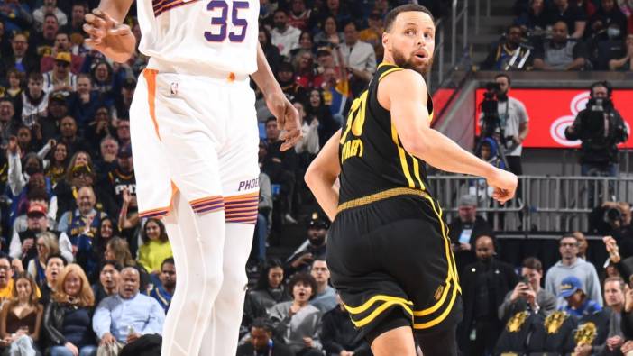 Curry'nin son saniye basketi Warriors'a galibiyeti getirdi