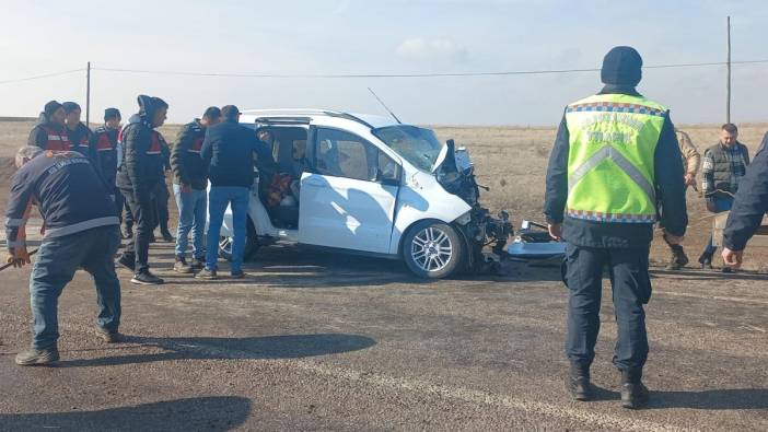Sivas’ta feci kaza. 2 araç çarpıştı