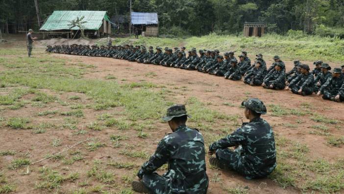 Myanmar'da askerlik zorunlu hale geldi