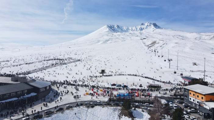 Erciyes Kayak Merkezi turist akınına uğradı