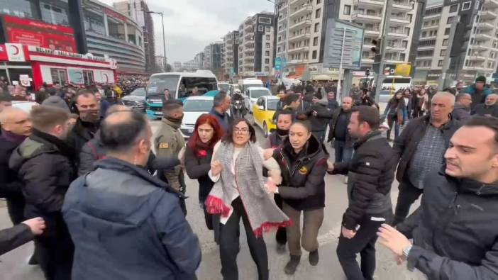 Diyarbakır'da DEM Partili vekiller yol kapatıp eylem yaptı