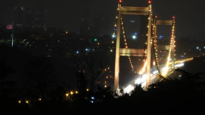 FSM Köprüsü sarıya büründü