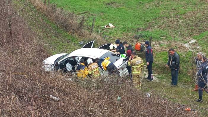 Otomobil araziye uçtuğu kazada 4 kişi yaralandı