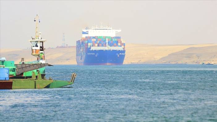 Mısır’ın Süveyş Kanalı’ndaki geliri azaldı