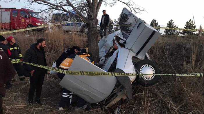 Konya'da otomobil ağaca çarptı. 3 ölü 2 yaralı