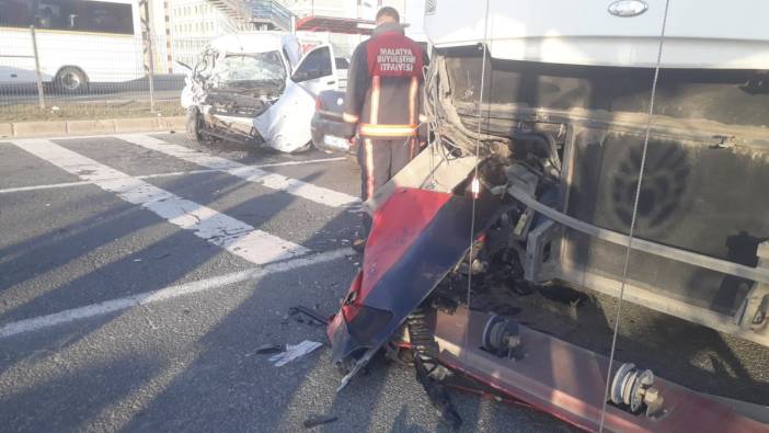 Malatya’da otomobil ile trambüs çarpıştı: 1 ölü, 2 yaralı