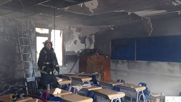 Okulda yangın çıktı, veliler korku dolu anlar yaşadı