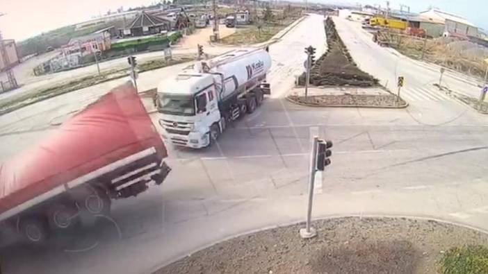 Amasya'da kural tanımaz şoför hatasını tırını devirerek ödedi