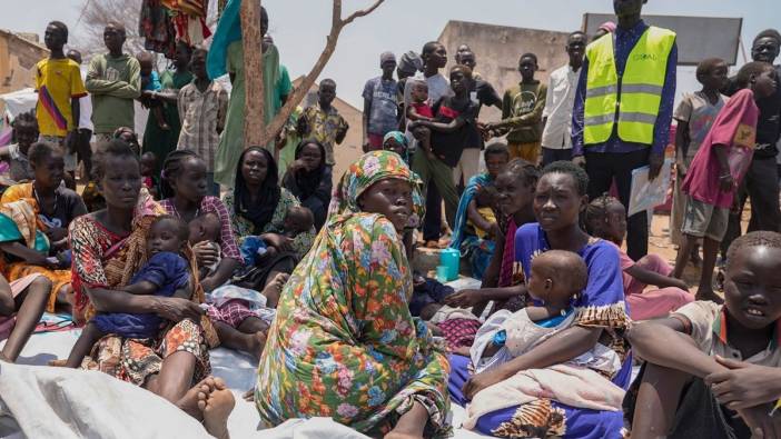 Sudan koleradan kırılıyor. Vaka sayısı 10 bini geçti