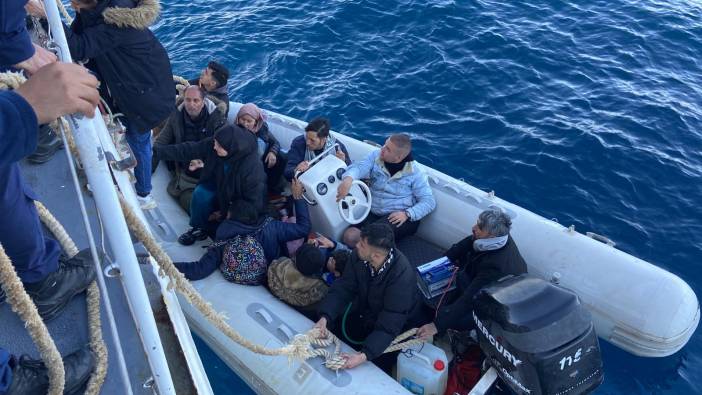 İzmir açıklarında 92 düzensiz göçmen yakalandı, 69'u kurtarıldı