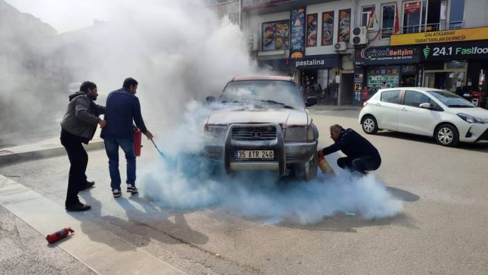 Edirne'de seyir halindeki kamyonet alev alev yandı