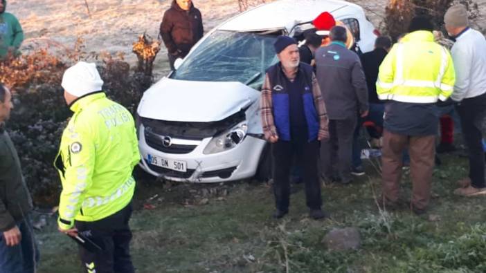 Samsun'da kontrolden çıkan otomobil traktör römorkuna çarptı: 1 yaralı
