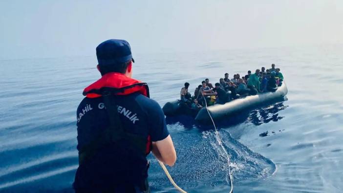 İzmir açıklarında 105 düzensiz göçmen kurtarıldı, 125 göçmen yakalandı
