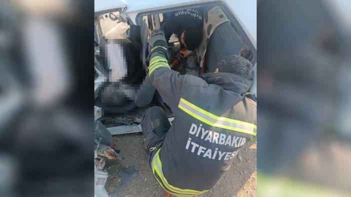 Diyarbakır'da kamyon ile otomobil çarpıştı; dede- torun hayatını kaybetti