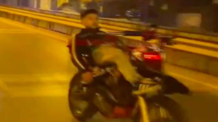 Pendik'te motosiklet sürücüsünden tehlikeli şov: Yatarak motor kullandı