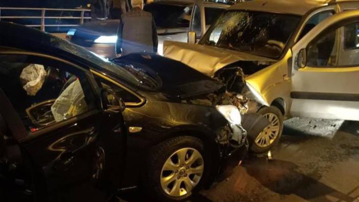 Ters yola giren otomobille hafif ticari araç çarpıştı. 7 kişi yaralandı