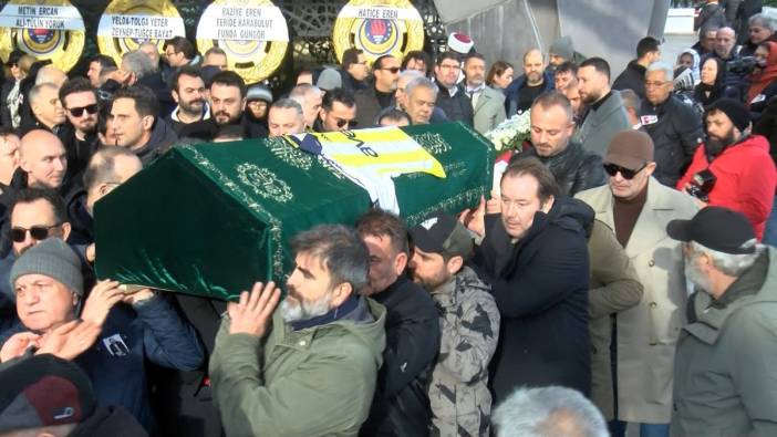Seksenler’in ‘Zafer’i Efe Deprem Fenerbahçe formasıyla uğurlandı. Ünlüler cenazeye akın etti