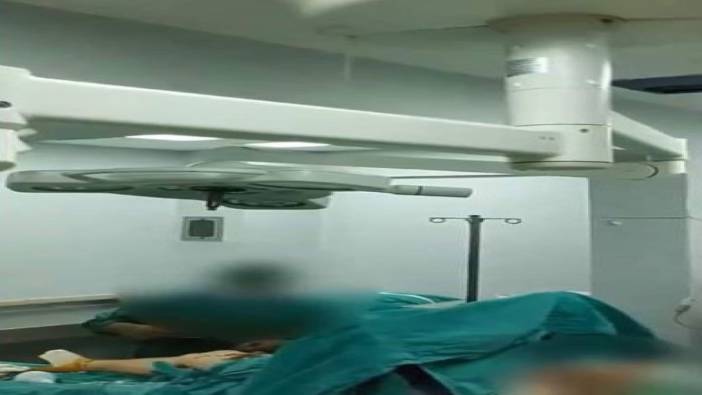 Denizli Devlet Hastanesi'nde tavandan su akarken ameliyat yapıldı. Depreme dayanıksız olduğu ortaya çıkmıştı