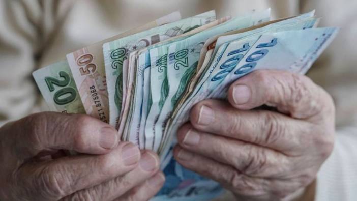 Şeref Oğuz en düşük emekli maaşlarına kaç TL zam yapılacağını açıkladı. Ankara'da bu rakam konuşuluyor