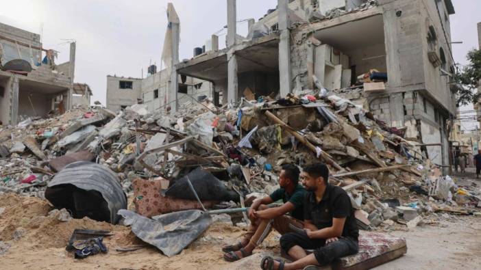 İsrail sivillerin sığındığı evleri hedef aldı. 14 ölü