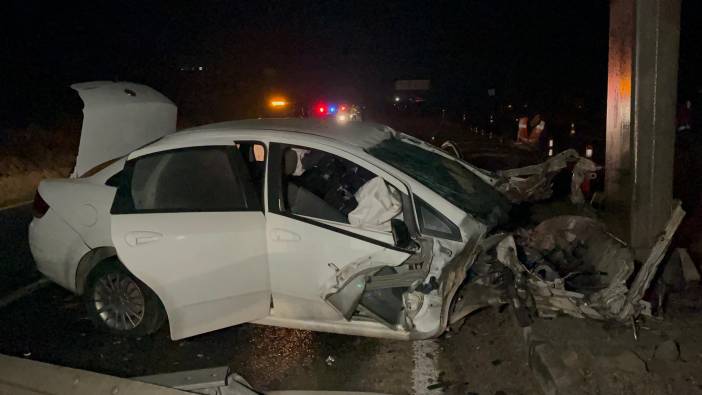 Eskişehir'de yön levhasına çarpan otomobilin sürücüsü öldü
