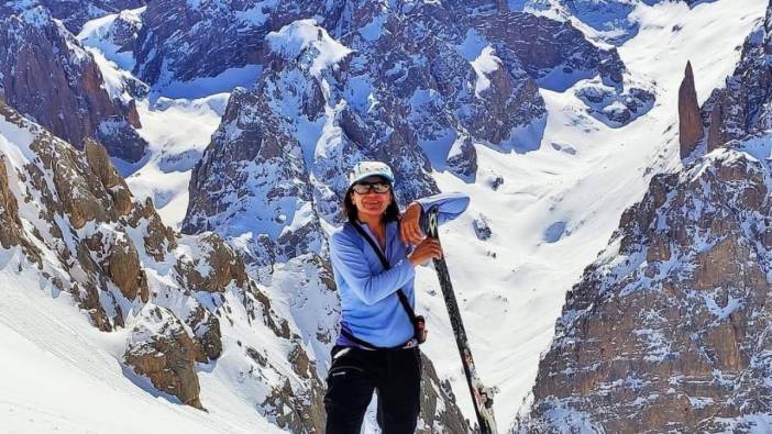 Kar kütlesi altında kalan rehber dağcı hayatını kaybetti