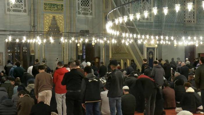 İlk teravih namazı için İstanbullular camilere akın etti