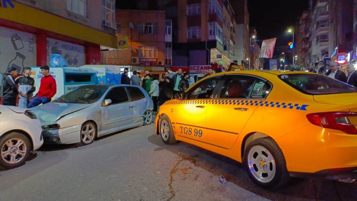 Esenler'de taksi otomobile çarptı: 1 yaralı
