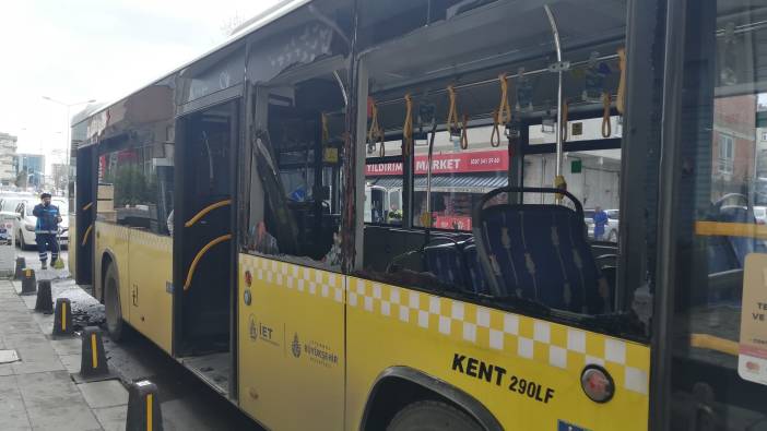 Sancaktepe’de otomobille otobüs kafa kafaya çarpıştı