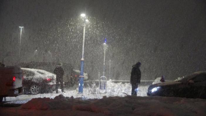 Ardahan'da kar yağışı: Kent merkezi beyaza büründü