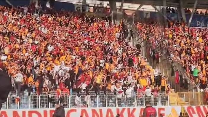 Galatasaray taraftarı coştu tribünler o şarkıyla inledi
