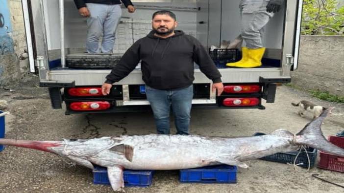 150 kiloluk kılıç balığını yakaladılar!