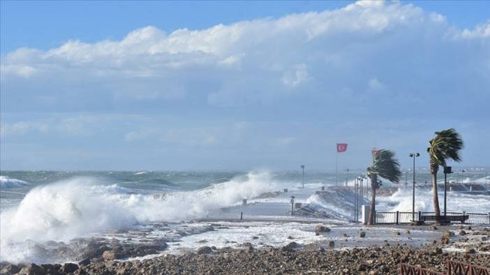 Meteoroloji’den Doğu Karadeniz ile Batı Akdeniz'de fırtına uyarısı