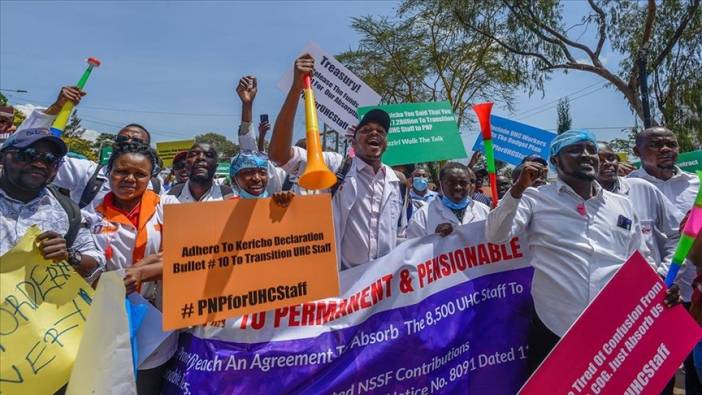 Kenya'da grevdeki sağlık çalışanları gösteri düzenledi