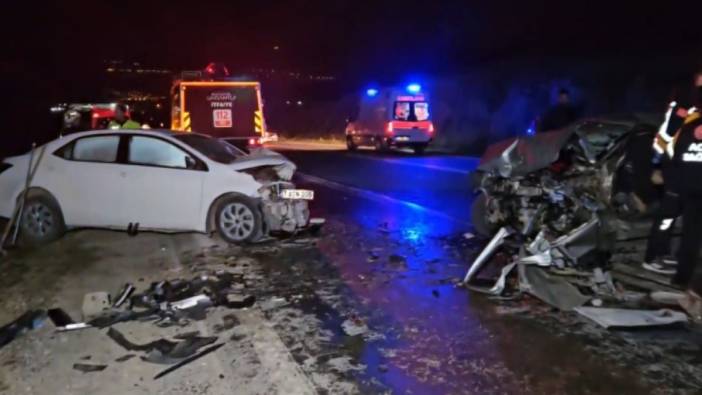 Gaziantep'te iki otomobilin çarpıştığı kazada 2 kişi öldü 6 kişi yaralandı