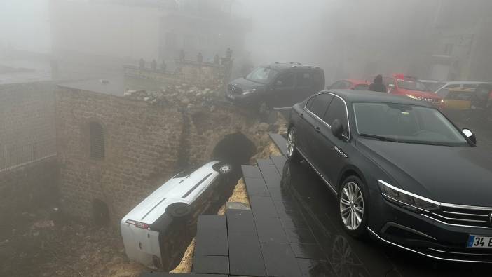 Mardin'de yağış sonrası yol çöktü