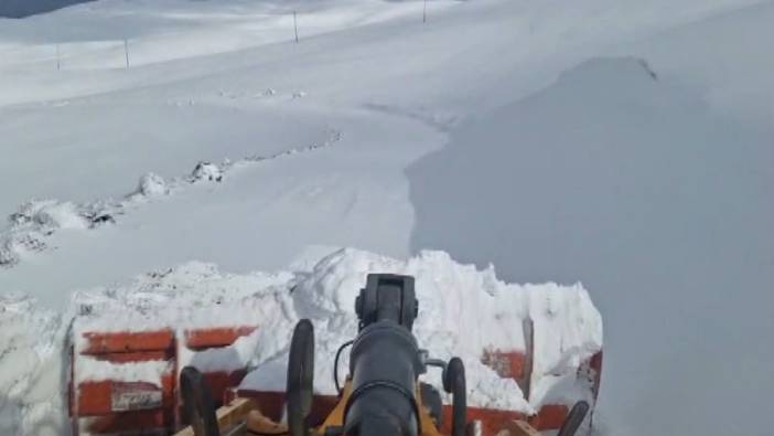 Kar hayatı felç etti. 24 köy yolu ulaşıma kapandı
