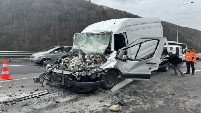 Anadolu Otoyolu'nda kaza. 1 sürücü ağır yaralı