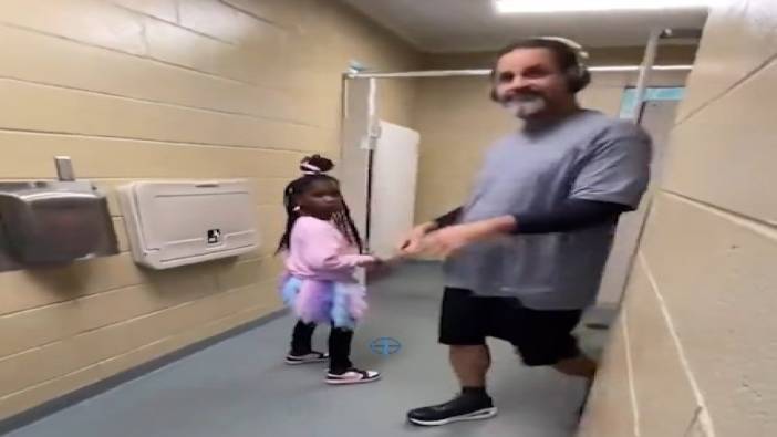 Kızının girdiği tuvaletten erkek çıktı: 'Çocuklarınızı tuvalete gönderirken dikkat edin'