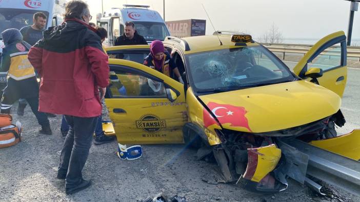 Rize'de, cenaze dönüşü bariyere saplanan taksideki 4 kişi yaralandı