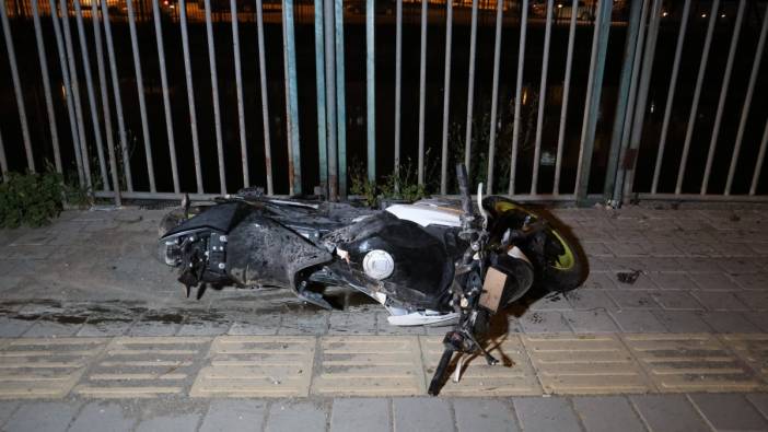 Adana’da kaldırıma çarpan motosiklet sürüklendi: 2 ölü