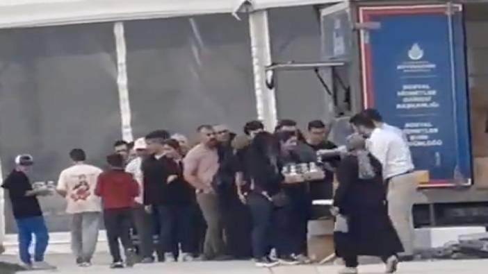 AKP'li Sancaktepe iftar çadırını kapatınca İBB yemek dağıttı
