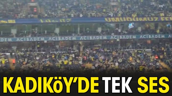 Fenerbahçe taraftarı hep bir ağızdan aynı şarkıyı söyledi
